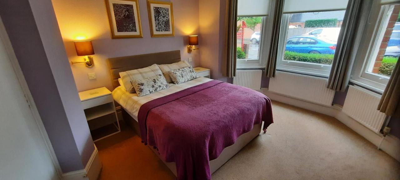 Colebrook Guest House Farnborough  Exteriör bild