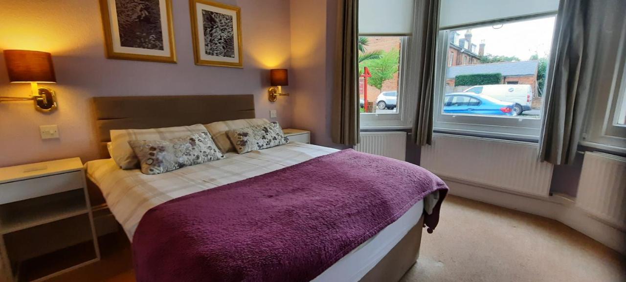 Colebrook Guest House Farnborough  Exteriör bild
