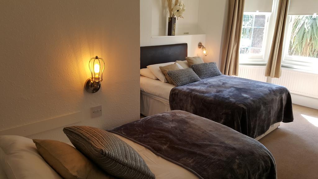Colebrook Guest House Farnborough  Exteriör bild